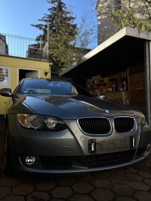 Gebraucht BMW 320 177 PS (130 kW) 2010 Grau Coupé