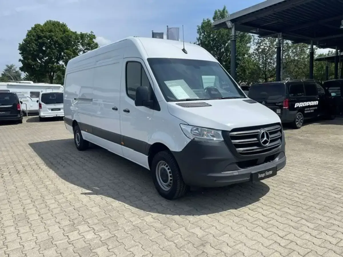 Gebraucht Mercedes Sprinter 170 PS (125 kW) 2025 Weiß Van