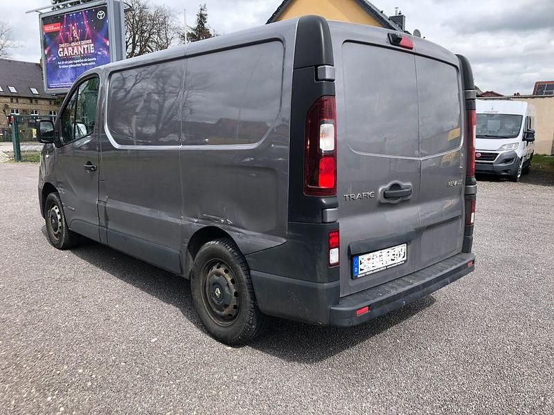 Gebraucht Renault Trafic Komfort 140 PS (102 kW) 2014 Grau Van / Kleinbus