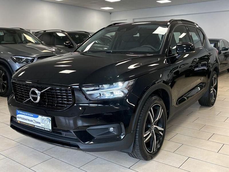 Schwarz black solid stone / solid Gebraucht 2020 Volvo XC40 R-Design SUV | 25.500 € (Superpreis) - Bild 1/4