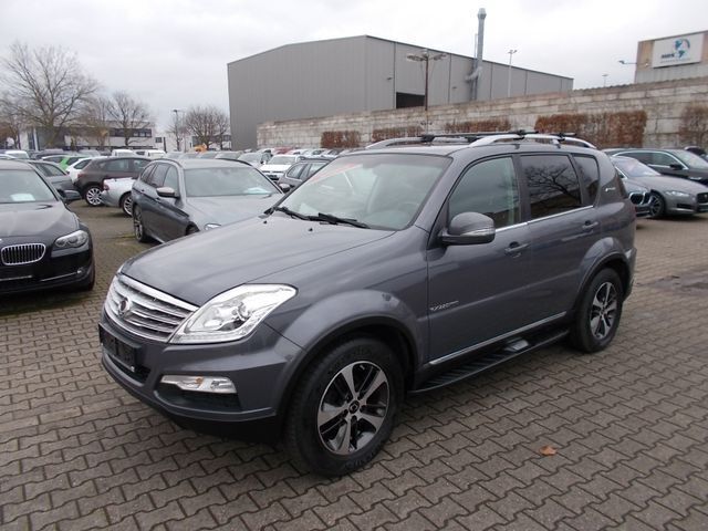 Grau Gebraucht 2015 Ssangyong Rexton Sapphire SUV | 15.000 € (Teuer) - Bild 1/4