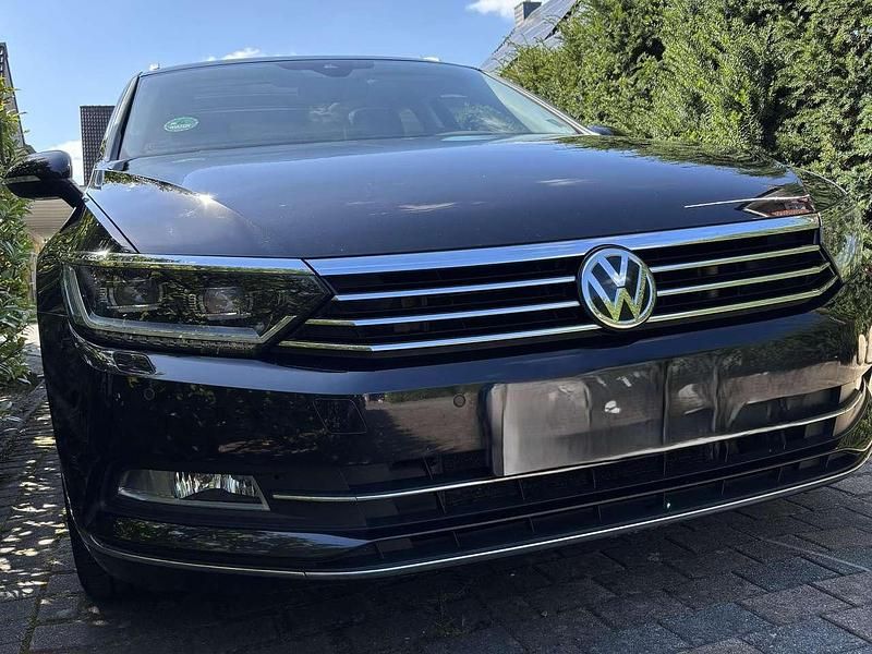Schwarz Gebraucht 2016 VW Passat Highline Kombi | 13.900 € (Fairer Preis) - Bild 1/4