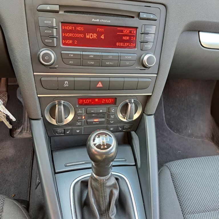 Grau Gebraucht 2012 Audi A3 Sportback Ambiente Limousine | 5.900 € (Guter Preis) - Bild 1/4