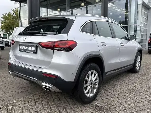 Gebraucht Mercedes GLA200 Progressive 163 PS (119 kW) 2022 Silber SUV