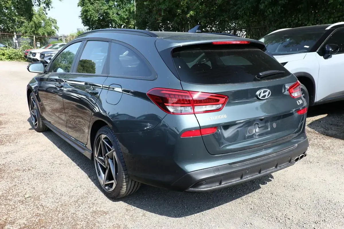 Neu Hyundai i30 N Line 150 PS (110 kW) 2026 Cypress green mineraleffekt Kombi