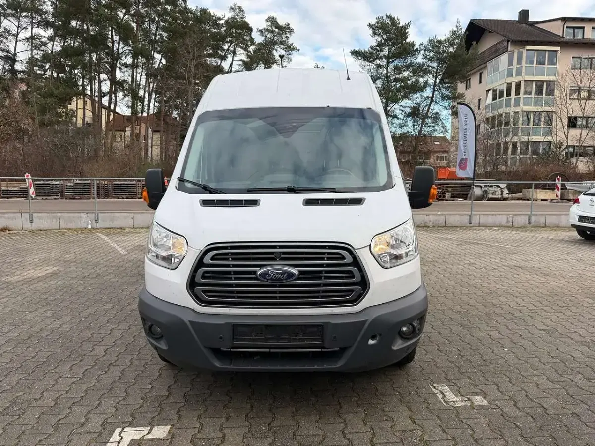 Gebraucht Ford Transit Trend 170 PS (125 kW) 2019 Frostweiß Kleinwagen