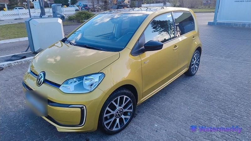 Second-hand VW e-up! Style 61 kW (83 CP) 2020 Galben Hatchback