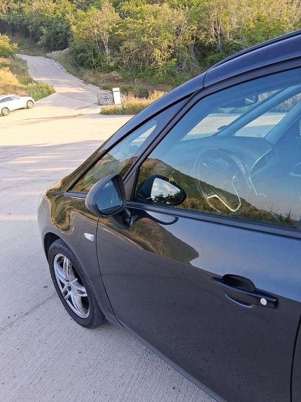 Gebraucht Opel Zafira Edition 101 PS (74 kW) 2013 Schwarz Van / Kleinbus