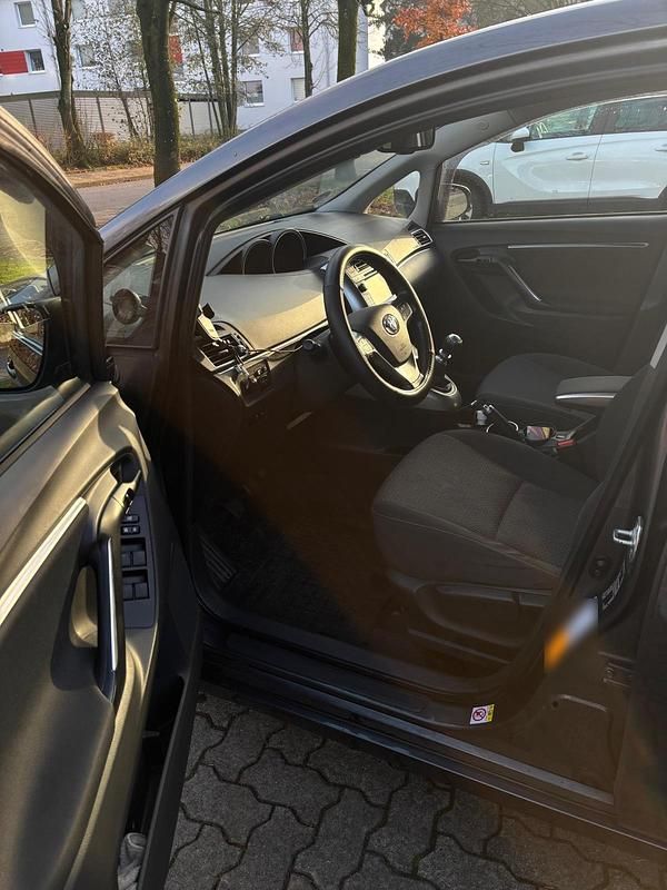 Gebraucht Toyota Verso 124 PS (91 kW) 2013 Grau Van / Kleinbus