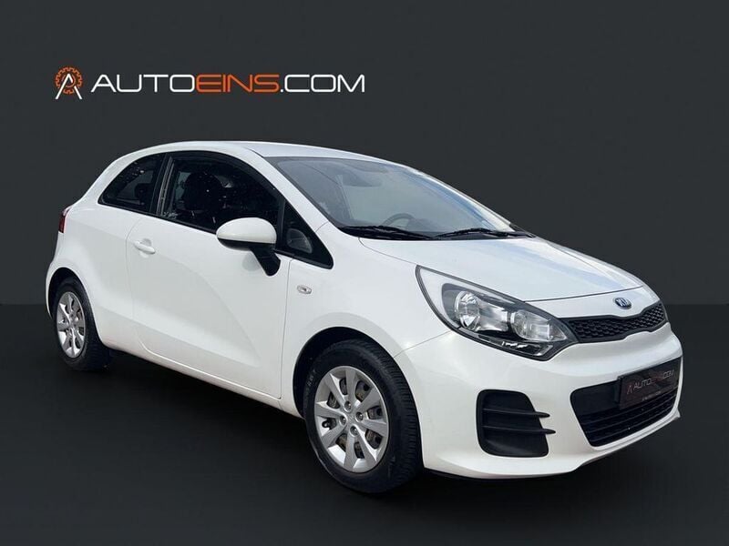 Weiß Gebraucht 2015 Kia Rio Start Limousine | 4.888 € (Fairer Preis) - Bild 1/4