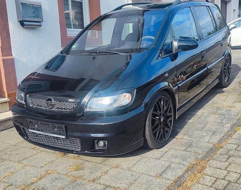 Schwarz Gebraucht 2002 Opel Zafira Dynamic Van / Kleinbus | 4.000 € (Fairer Preis) - Bild 1/4