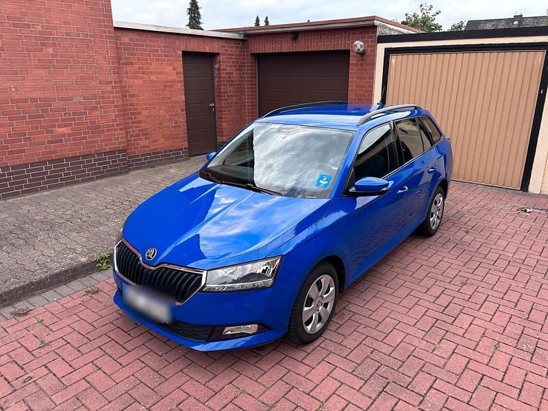Blau Gebraucht 2019 Skoda Fabia Kombi | 8.990 € (Guter Preis) - Bild 1/4