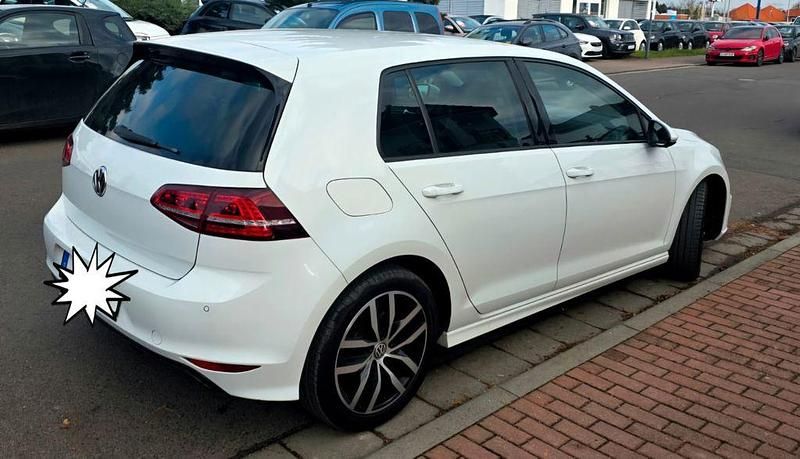 Gebraucht VW Golf VII Design 122 PS (89 kW) 2014 Weiß Limousine