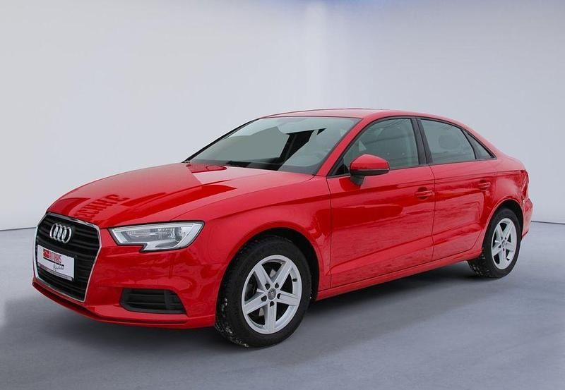 Gebraucht Audi A3 Sport 116 PS (85 kW) 2017 Rot Limousine
