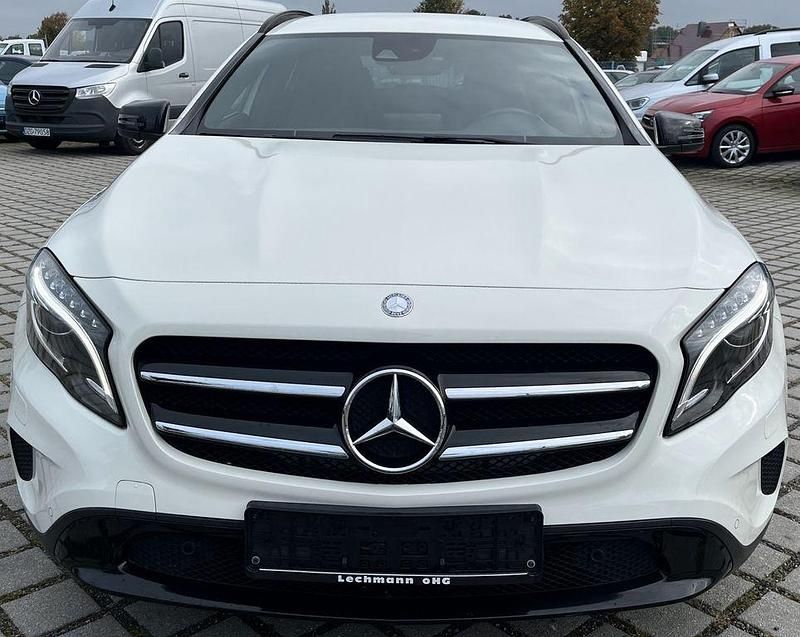 Gebraucht Mercedes GLA250 211 PS (155 kW) 2016 Weiß SUV