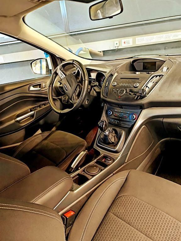 Gebraucht Ford Kuga Trend 120 PS (88 kW) 2019 Weiß SUV