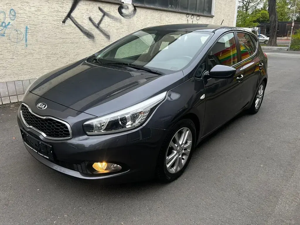 Gebraucht Kia Ceed Edition 7 99 PS (72 kW) 2014 Grau Kleinwagen