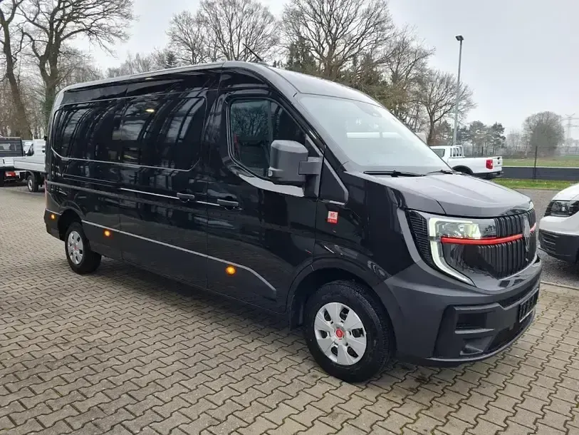 Nowe Renault Master 2025 Czarny Minivan