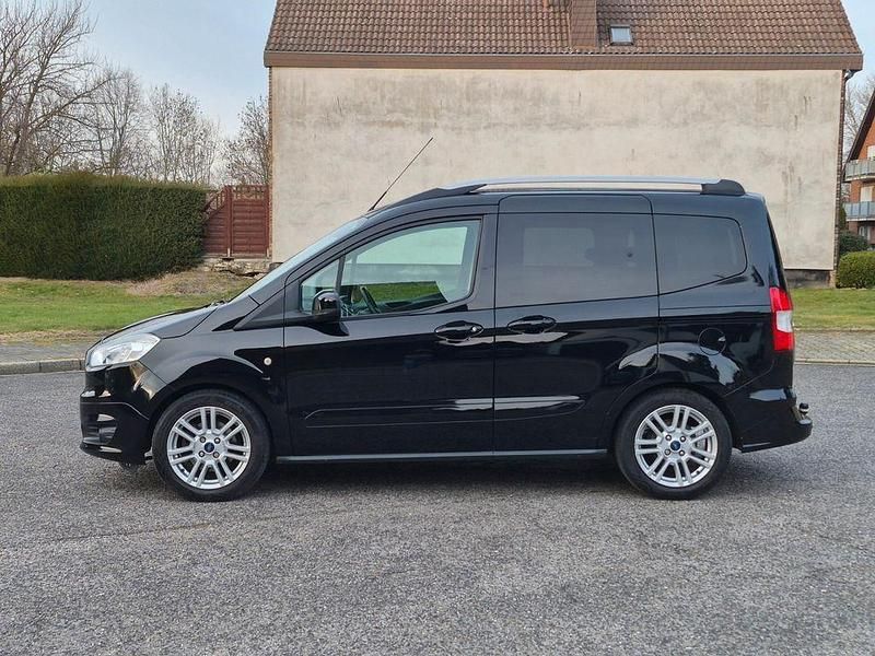 Gebraucht Ford Tourneo Courier 101 PS (74 kW) 2016 Schwarz Van / Kleinbus