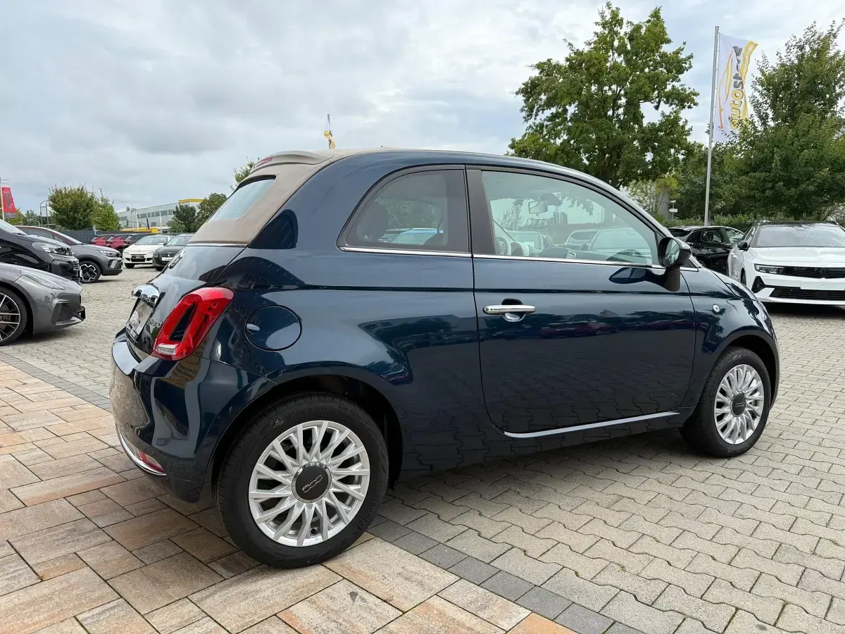 Gebraucht Fiat 500C Basis 69 PS (50 kW) 2023 Dipinto di blue / verdeck beige Cabrio