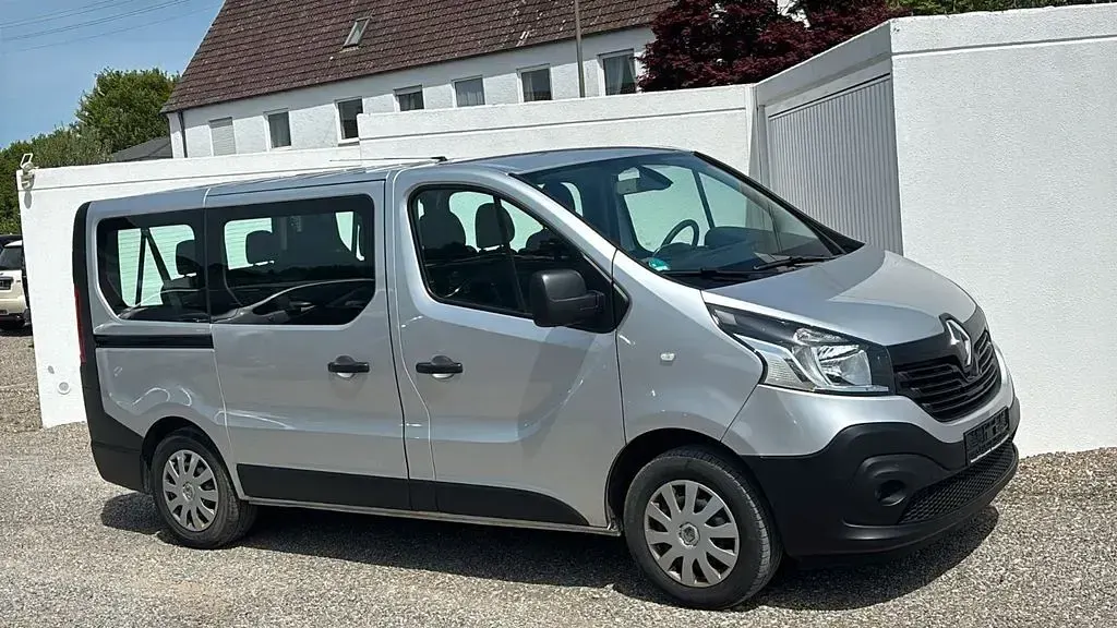 Gebraucht Renault Trafic 125 PS (91 kW) 2017 Silber Van / Kleinbus