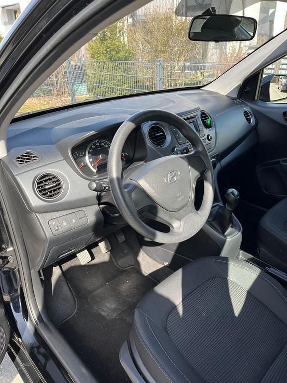 Gebraucht Hyundai i10 Classic 67 PS (49 kW) 2016 Schwarz Kleinwagen