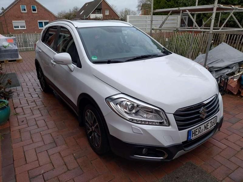 Weiß Gebraucht 2015 Suzuki SX4 Comfort+ SUV | 10.500 € (Fairer Preis) - Bild 1/4