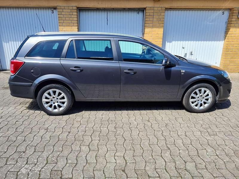 Gebraucht Opel Astra Innovation 116 PS (85 kW) 2010 Kombi