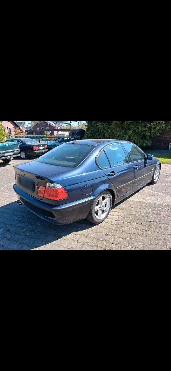 Gebraucht BMW 325 192 PS (141 kW) 2002 Blau Limousine