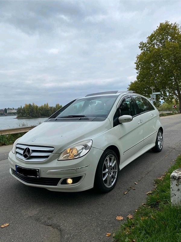 Weiß Gebraucht 2007 Mercedes B200 Van / Kleinbus | 1.699 € (Superpreis) - Bild 1/4
