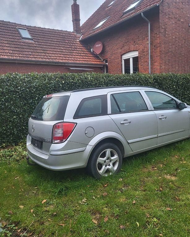 Gebraucht Opel Astra Cosmo 125 PS (91 kW) 2008 Silber Limousine