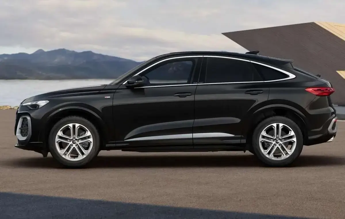 Neu Audi Q5 Sportback S-Line 204 PS (150 kW) 2025 Mythosschwarz metallic SUV