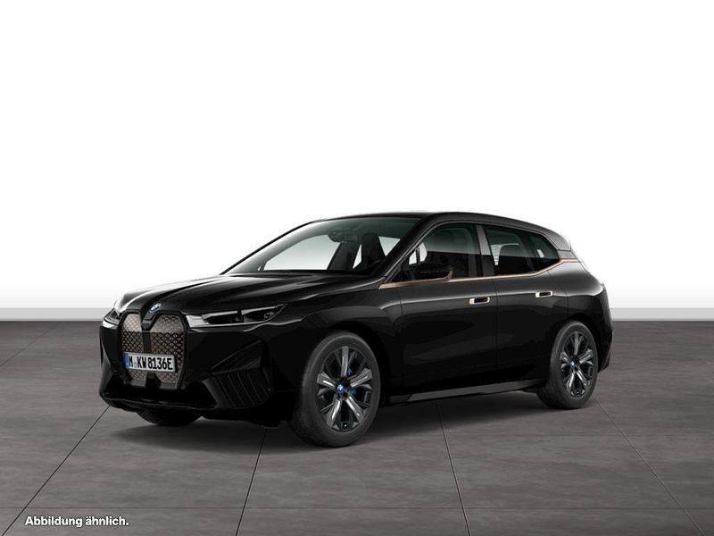 Black sapphire metallic Gebraucht 2025 BMW iX SUV | 59.284 € (Fairer Preis) - Bild 1/4