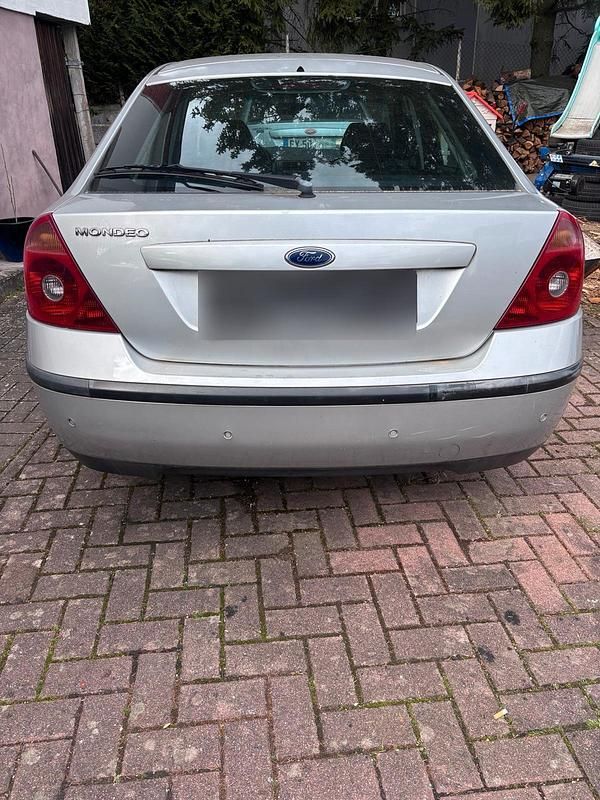 Gebraucht Ford Mondeo 115 PS (84 kW) 2001 Silber Limousine