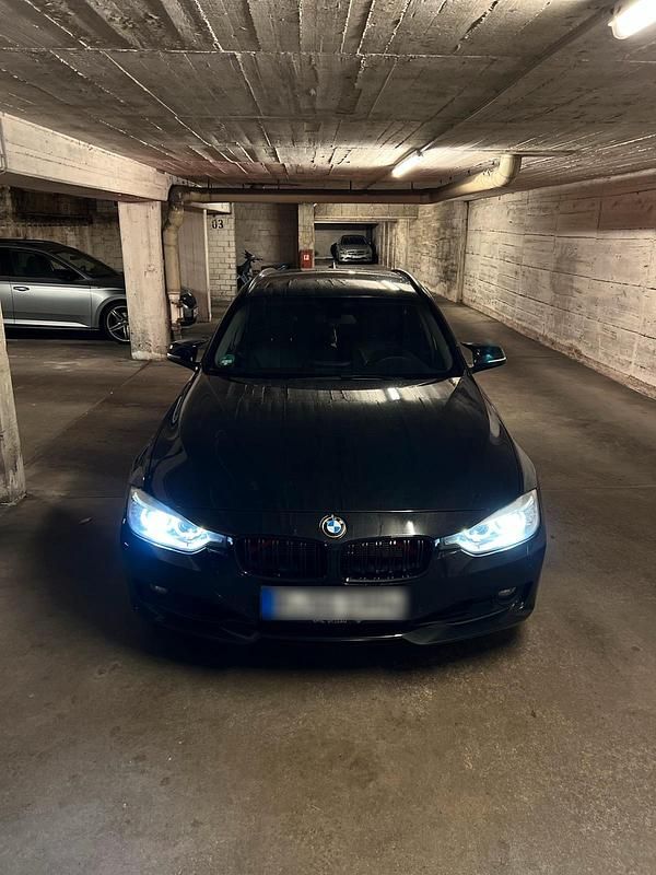 Schwarz Gebraucht 2013 BMW 330 Comfort Edition Kombi | 13.000 € (Fairer Preis) - Bild 1/4