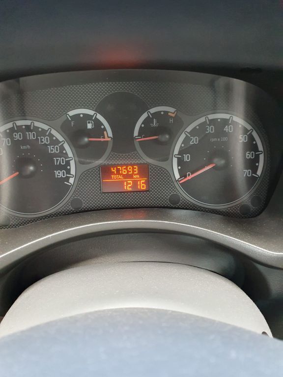 Grau Gebraucht 2010 Fiat Panda Kleinwagen | 3.399 € (Fairer Preis) - Bild 1/4