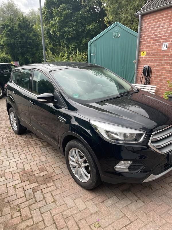 Schwarz Gebraucht 2017 Ford Kuga SUV | 13.000 € (Guter Preis) - Bild 1/4