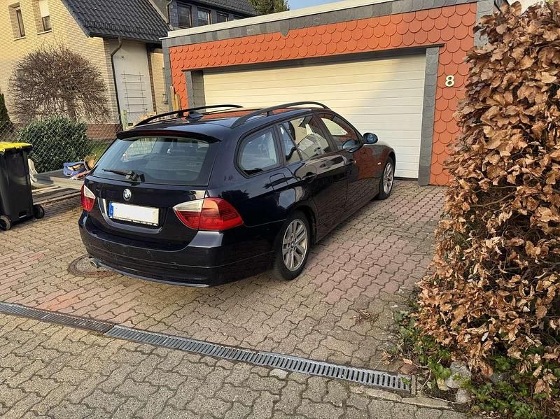 Gebraucht BMW 320 177 PS (130 kW) 2007 Blau Kombi