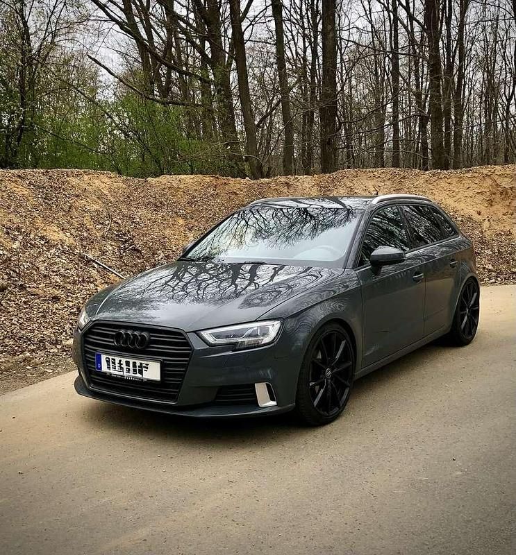 Grau Gebraucht 2019 Audi A3 Sport Kleinwagen | 18.500 € (Guter Preis) - Bild 1/4