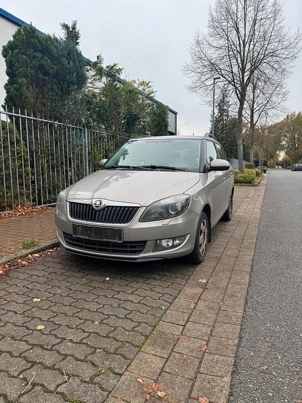 Silber Gebraucht 2013 Skoda Fabia Kombi | 2.480 € (Fairer Preis) - Bild 1/4
