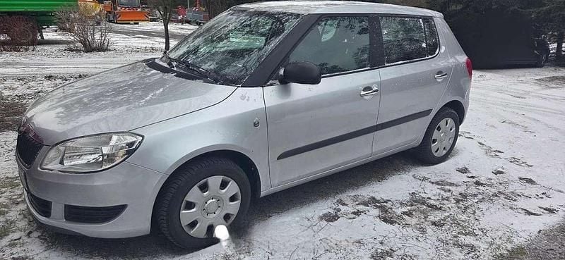 Gebraucht Skoda Fabia Classic 60 PS (44 kW) 2011 Silber Limousine