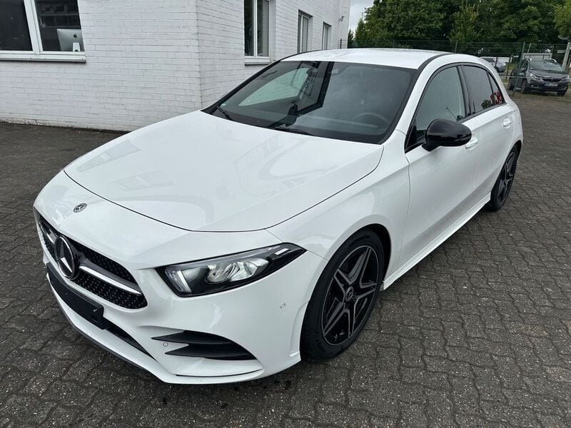 Polarweiss Gebraucht 2020 Mercedes A180 AMG line Limousine | 18.750 € (Guter Preis) - Bild 1/4