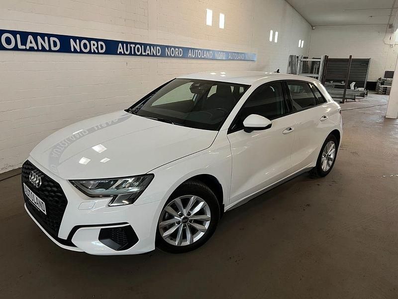 Ibisweiß Gebraucht 2021 Audi A3 Sportback Sport Limousine | 22.995 € (Fairer Preis) - Bild 1/4