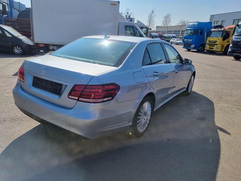 Gebraucht Mercedes E300 204 PS (150 kW) 2014 Silber Limousine