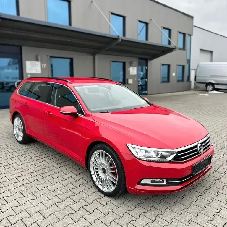 Gebraucht VW Passat Comfortline 120 PS (88 kW) 2019 Rot Kombi