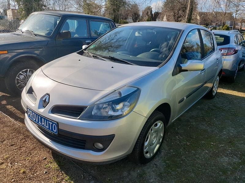 Gebraucht Renault Clio II 75 PS (55 kW) 2008 Silber Limousine