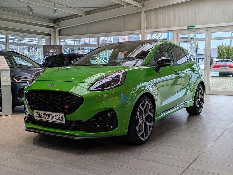 Grün Gebraucht 2023 Ford Puma Performance Edition SUV | 27.770 € (Teuer) - Bild 1/4