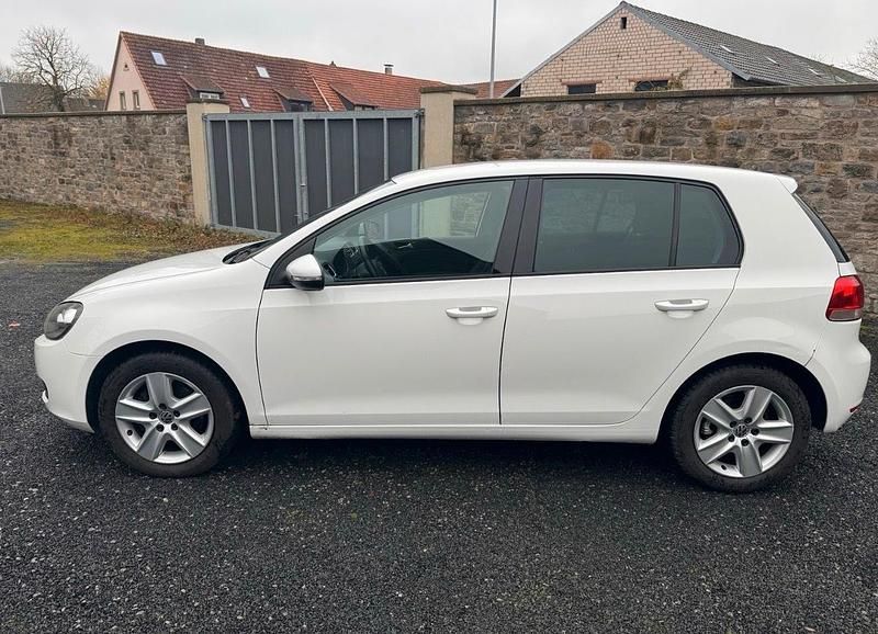 Gebraucht VW Golf VI 122 PS (89 kW) 2009 Weiß Kleinwagen