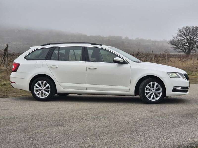 Weiß Gebraucht 2019 Skoda Octavia Style Kombi | 15.590 € (Fairer Preis) - Bild 1/4
