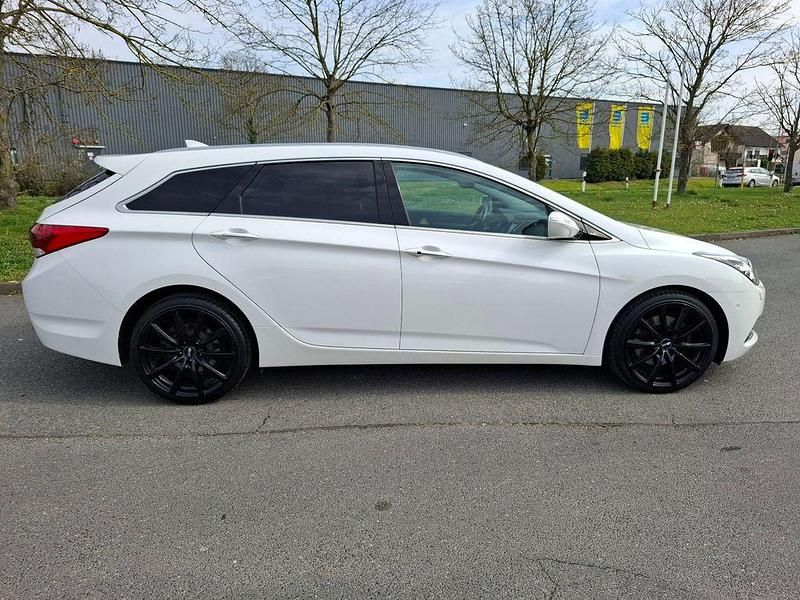 Gebraucht Hyundai i40 Premium 141 PS (103 kW) 2017 Weiß Kombi